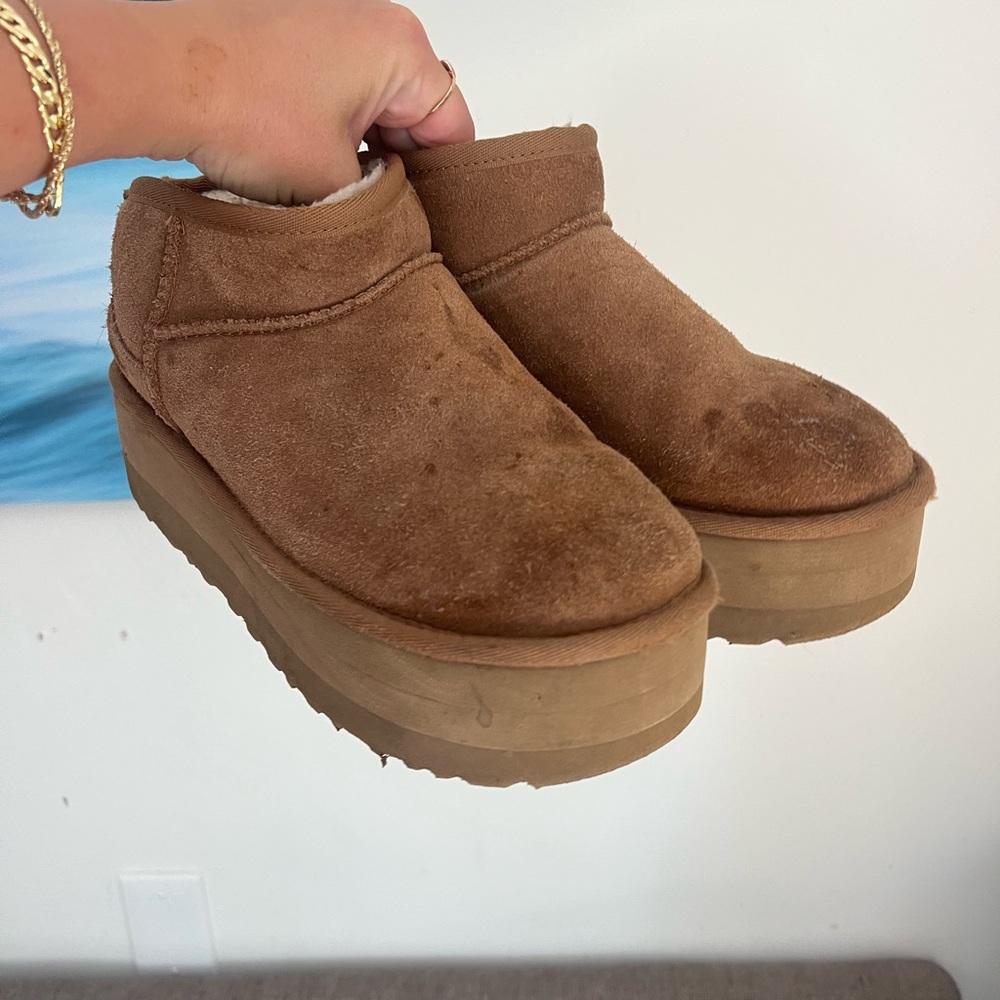 Uggs - image 2